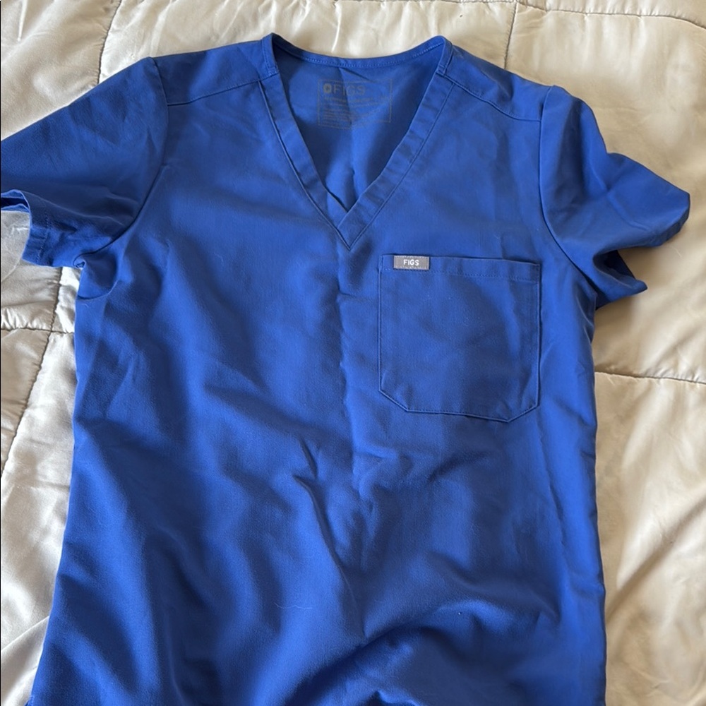 FIGS womans Blue V-Neck Shirt